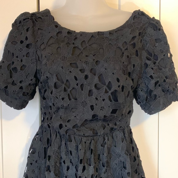 Lulu's A black open work lace lined dress with open back M - Picture 7 of 7